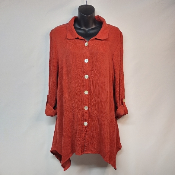 Como blu Tops - Women's Rust Button-Up Blouse